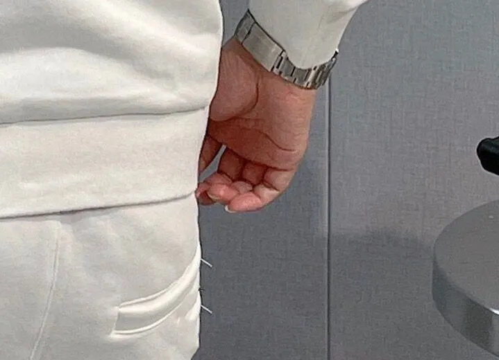 🅿️380 [LV Louis Vuitton] (Fat Man Gospel) hot-selling suit is coming. Focus on the original version of the official website. 2025 new hot-selling sweatshirt suit. The original order is hard to buy🇭🇰. It is the meticulous work of top designers for a fitting and perfect upper body effect. All-natural high-quality Roman cotton 100%, close-fitting comfort, noble and elegant! Original hardware embodies elegance and nobility! Counter size: M-5XL (maximum wear up to 220 pounds)